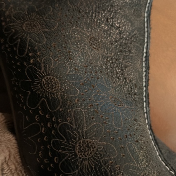 L’Artiste heeled sandals …. So comfortable - Picture 2 of 7